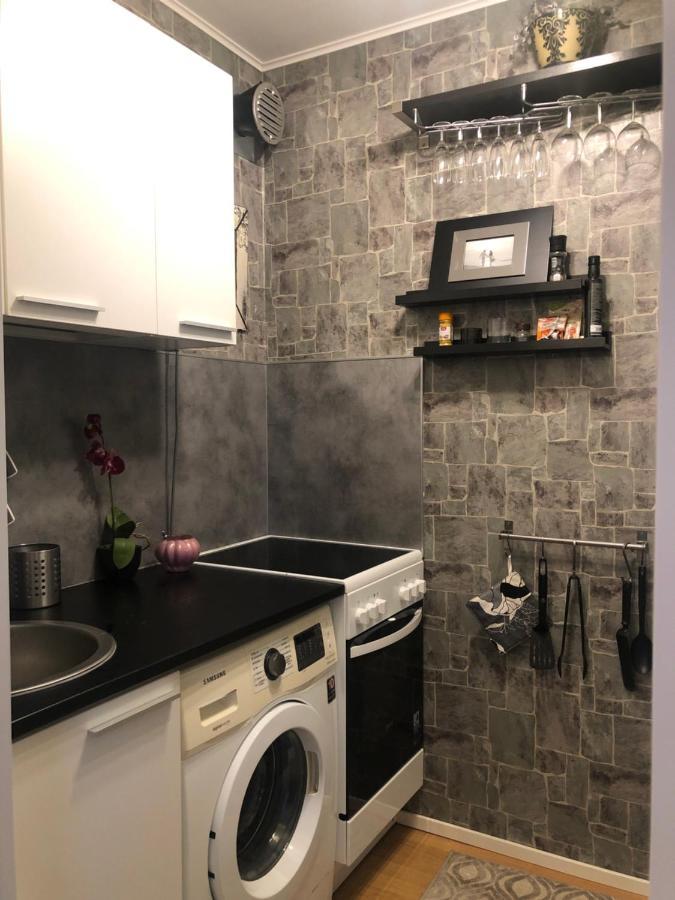 Yksio Kilometri Jokirannasta Forilta Apartment ตูร์กู ภายนอก รูปภาพ