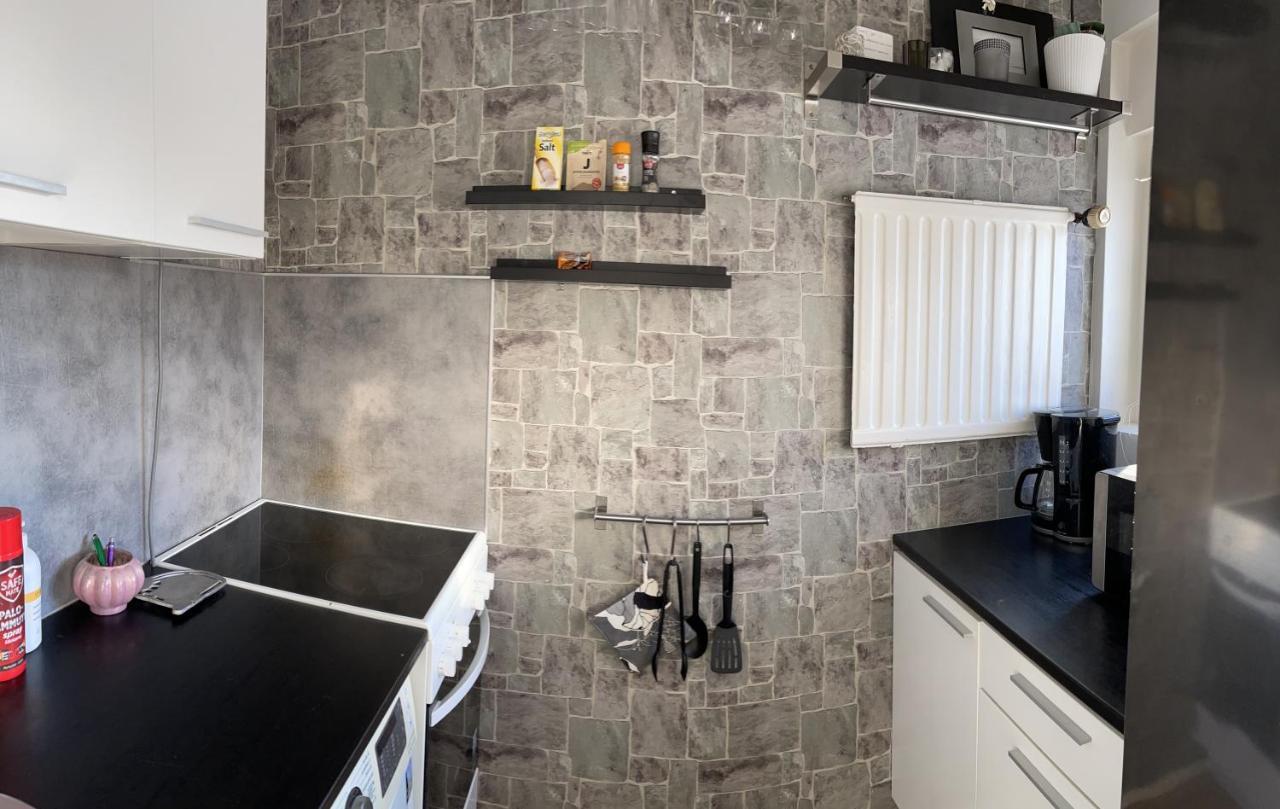 Yksio Kilometri Jokirannasta Forilta Apartment ตูร์กู ภายนอก รูปภาพ