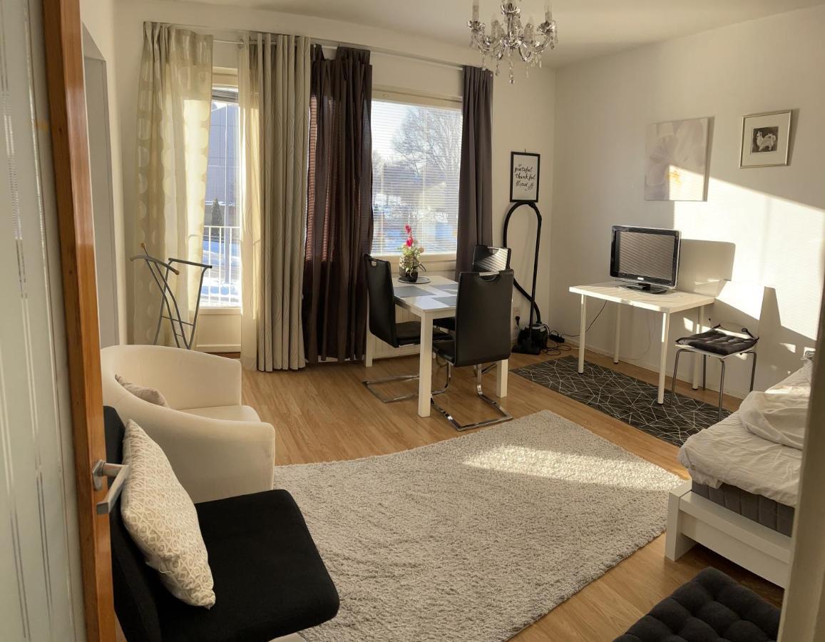 Yksio Kilometri Jokirannasta Forilta Apartment ตูร์กู ภายนอก รูปภาพ